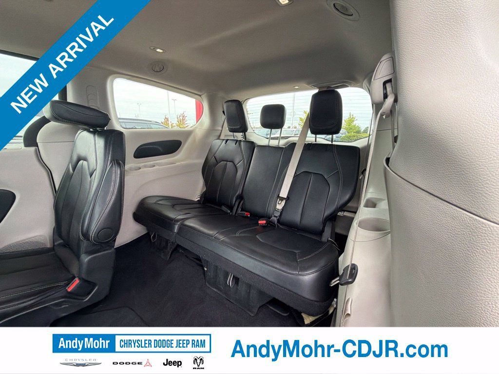 Used 2024 Chrysler Pacifica Touring-L FWD image 19