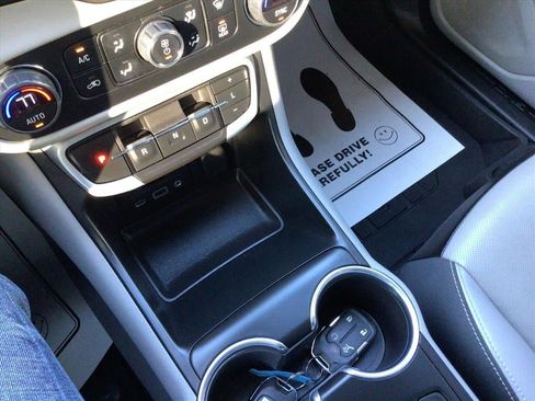 Used 2022 GMC Terrain SLT w/ LPO, Floor Liner Package image 18