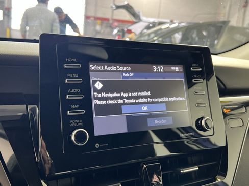 Used 2022 Toyota Camry SE w/ Cold Weather Package image 20