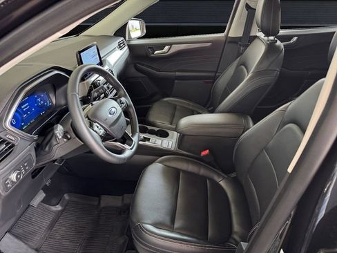 Certified 2022 Ford Escape Titanium AWD/4WD image 9