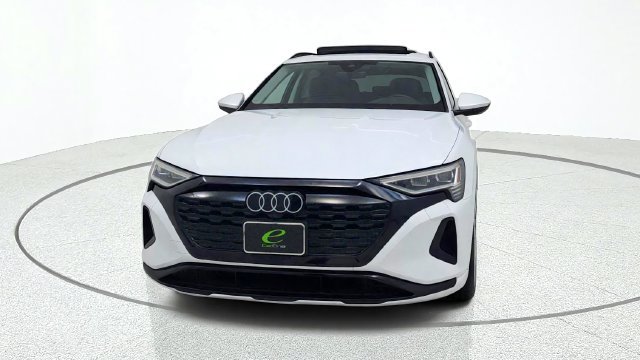 Used 2024 Audi Q8 e-tron Premium AWD/4WD image 2