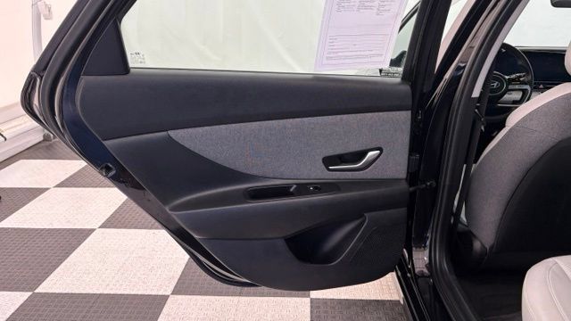 Used 2025 Hyundai Elantra Limited FWD image 17