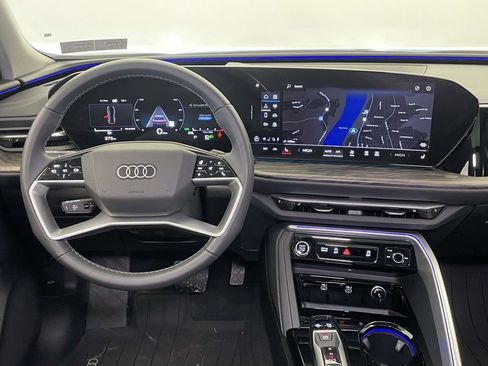 Certified 2025 Audi Q5 Premium w/ Convenience Package image 27