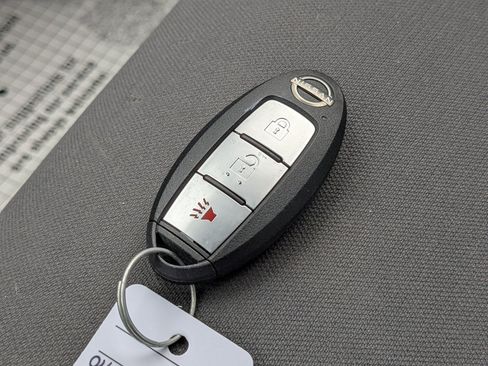 Used 2022 Nissan Frontier SV image 31