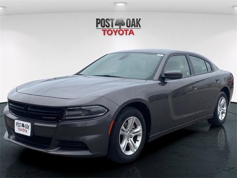 Used 2021 Dodge Charger SXT w/ Leather Interior Group image 3