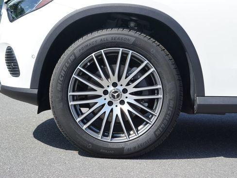 Certified 2025 Mercedes-Benz GLC 300 image 9