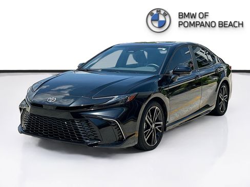 Used 2025 Toyota Camry XSE FWD image 3