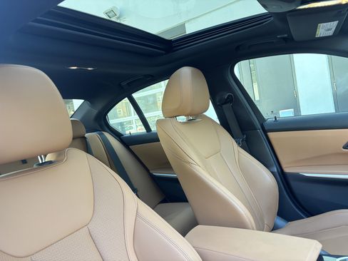 Used 2023 BMW 330i Sedan w/ Premium Package image 22