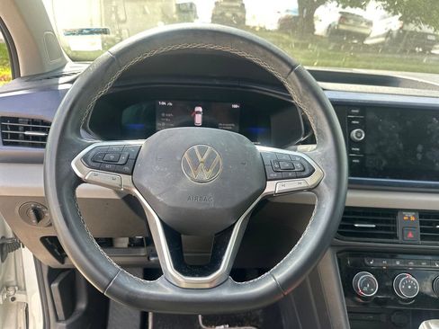 Used 2023 Volkswagen Taos SE AWD/4WD image 12