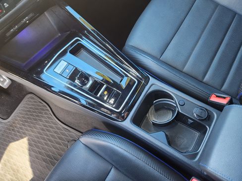 Used 2024 Volkswagen Golf R image 17