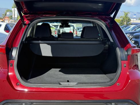 Used 2022 Toyota Venza LE image 10