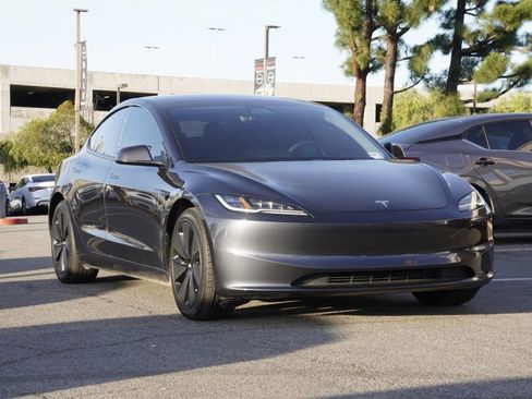 Used 2024 Tesla Model 3 Standard Range image 2