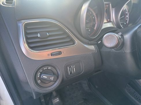 Used 2017 Dodge Journey Crossroad w/ Flexible Seating Group image 12