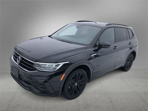 Used 2022 Volkswagen Tiguan SE R-Line image 2