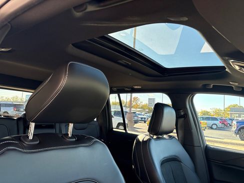 New 2025 Jeep Grand Cherokee Altitude image 8