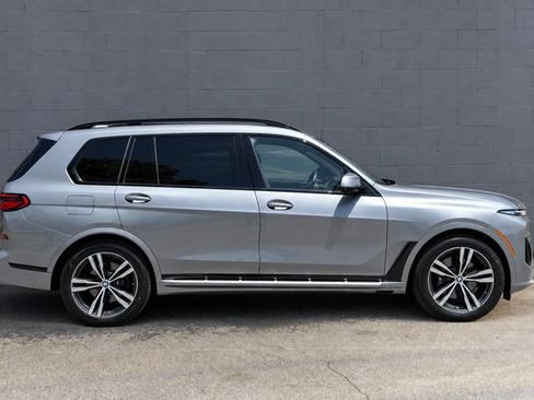 Used 2025 BMW X7 xDrive40i w/ M Sport Package AWD/4WD image 5