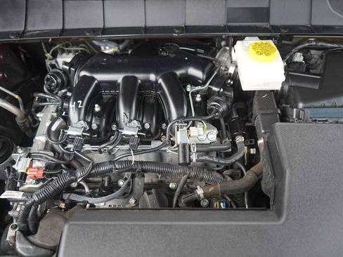 Used 2025 Nissan Pathfinder SV FWD image 9