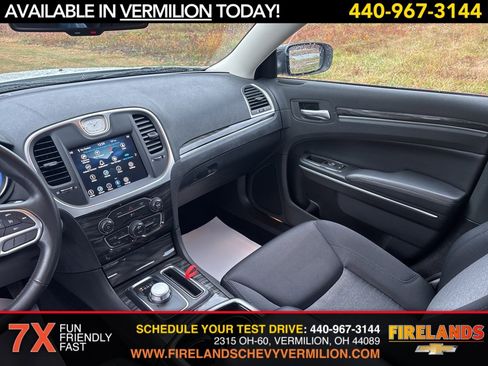 Used 2022 Chrysler 300 Touring w/ Sport Appearance Package image 43