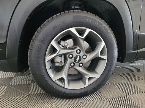 Used 2024 Chevrolet Trax LT w/ Sunroof Package FWD image 31