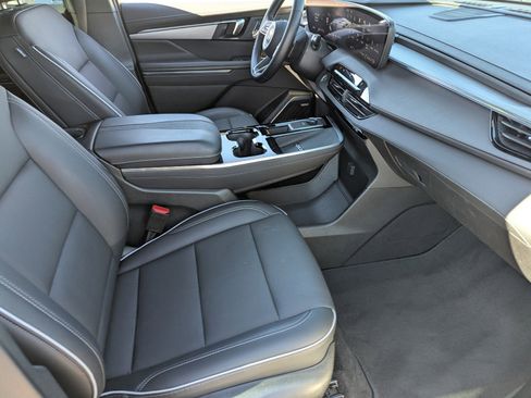 Certified 2025 Buick Enclave Preferred image 12