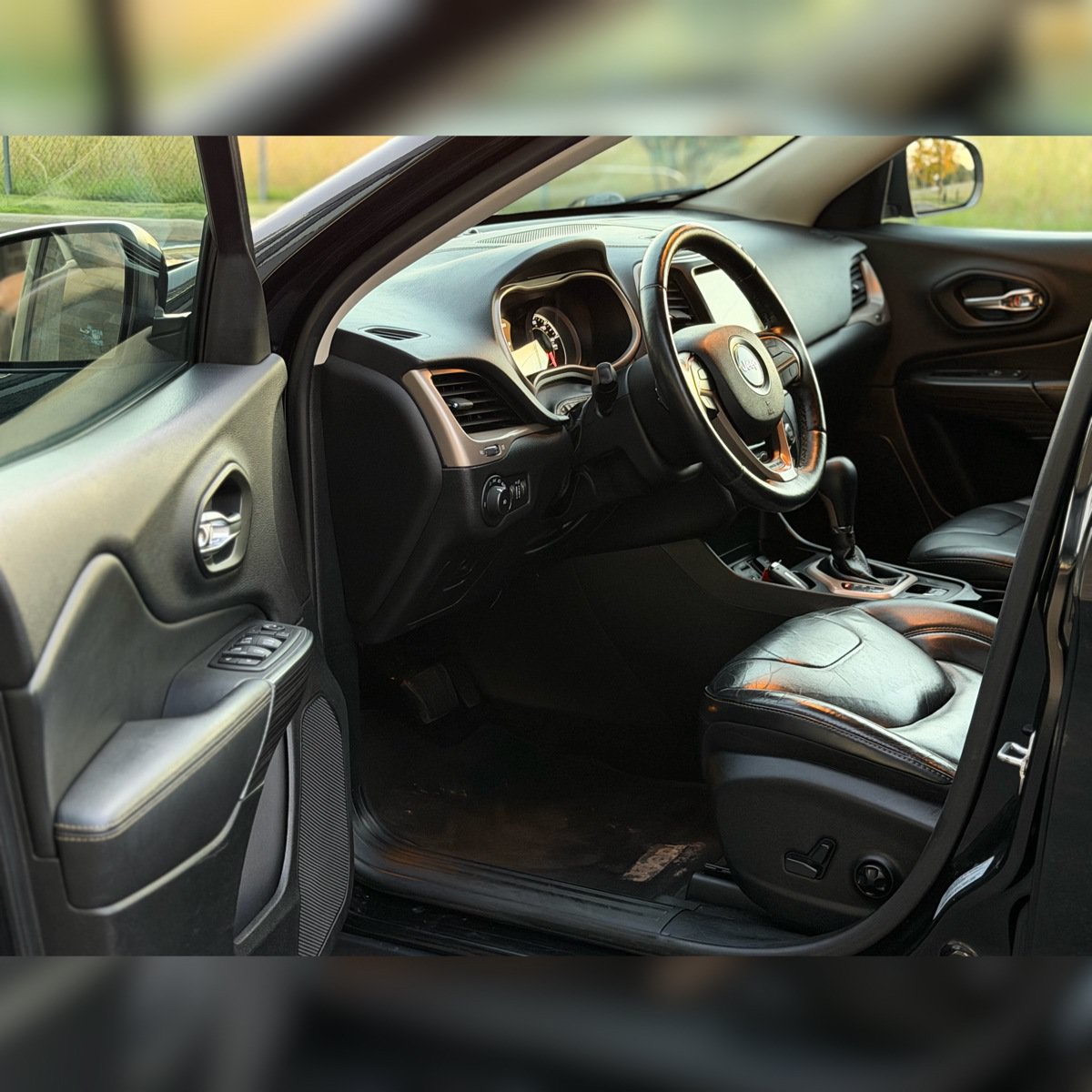Used 2017 Jeep Cherokee Limited FWD image 6