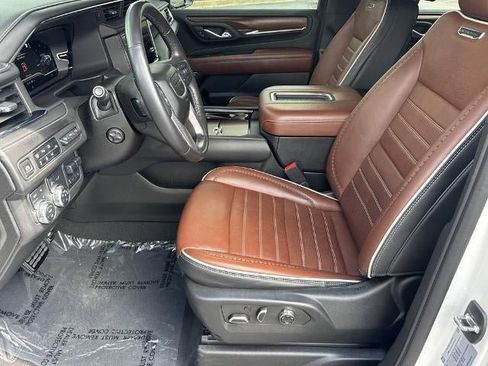 Used 2023 GMC Yukon Denali Ultimate AWD/4WD image 9