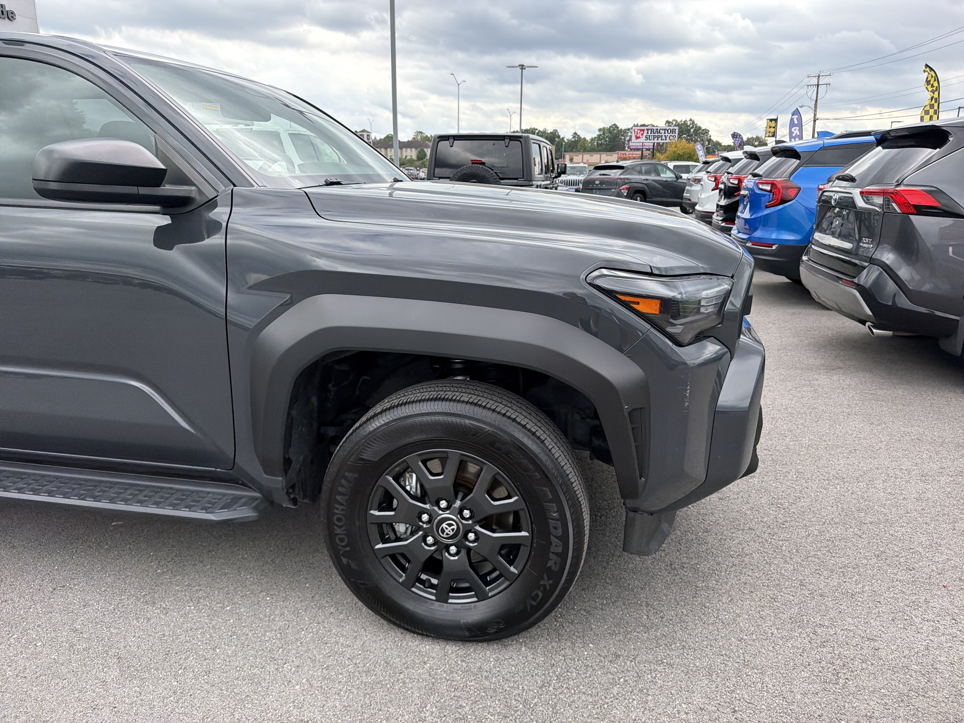 Used 2025 Toyota 4Runner SR5 AWD/4WD image 4