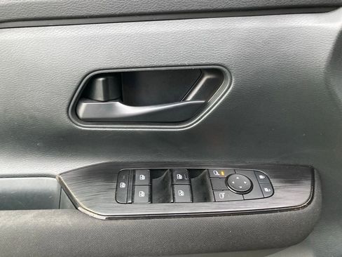 Used 2025 Nissan Kicks S FWD image 12