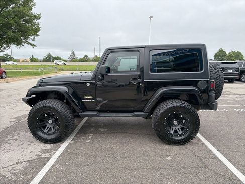 Used 2014 Jeep Wrangler Sahara w/ Connectivity Group AWD/4WD image 5