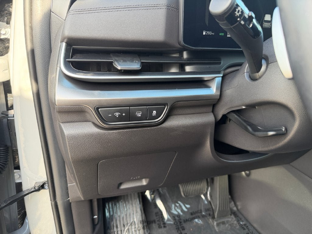 Used 2025 Kia Carnival SX w/ SX Dark Edition Package FWD image 20