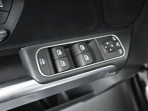 Used 2024 Mercedes-Benz GLB 250 image 13