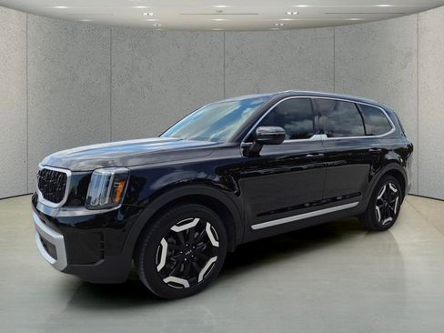 Used 2024 Kia Telluride EX w/ EX Captain's Chair Package image 7