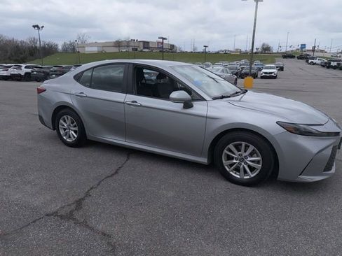 Used 2025 Toyota Camry LE image 7
