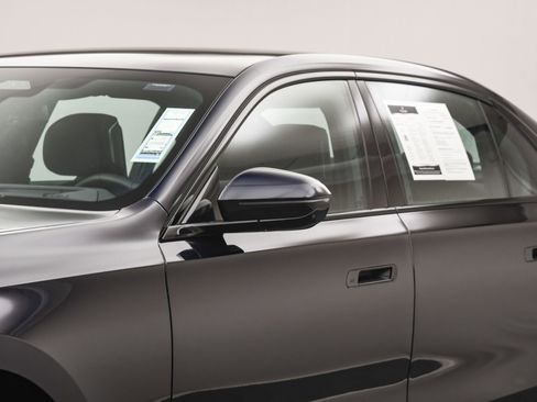 Used 2024 BMW 760i xDrive w/ Premium Package 2 image 11