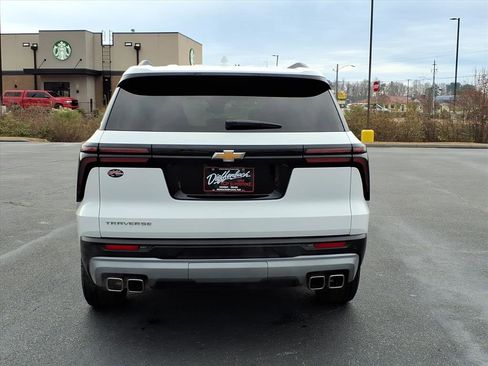 Used 2025 Chevrolet Traverse LT w/ Driver Confidence Package image 16