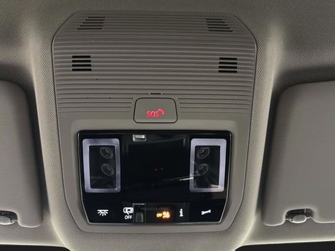 Used 2024 Volkswagen Atlas SE image 16