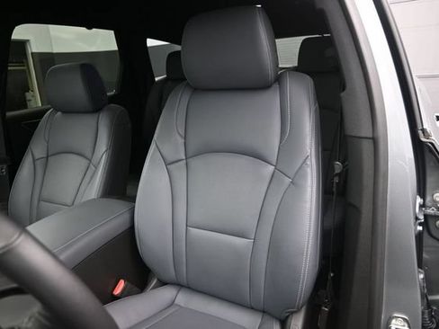 Used 2023 Buick Enclave Essence AWD/4WD image 12