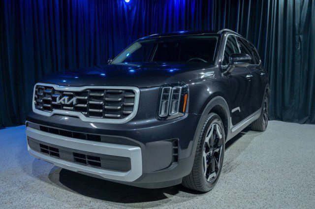 Used 2025 Kia Telluride S AWD/4WD image 1