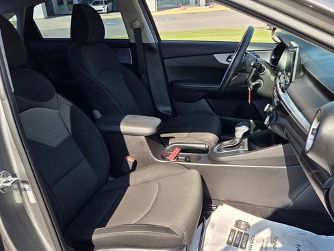Used 2022 Kia Forte LXS FWD image 16