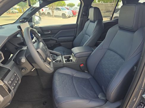New 2026 Toyota 4Runner Platinum AWD/4WD image 11