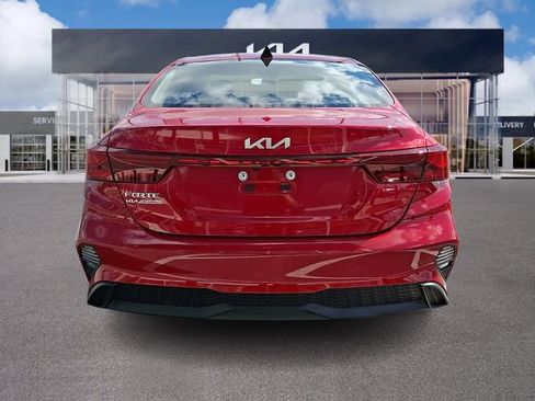 Used 2023 Kia Forte LXS w/ LXS Technology Package FWD image 5