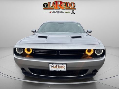 Used 2016 Dodge Challenger SXT image 4