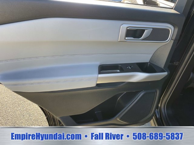 Used 2023 Ford Explorer XLT w/ Equipment Group 202A AWD/4WD image 17