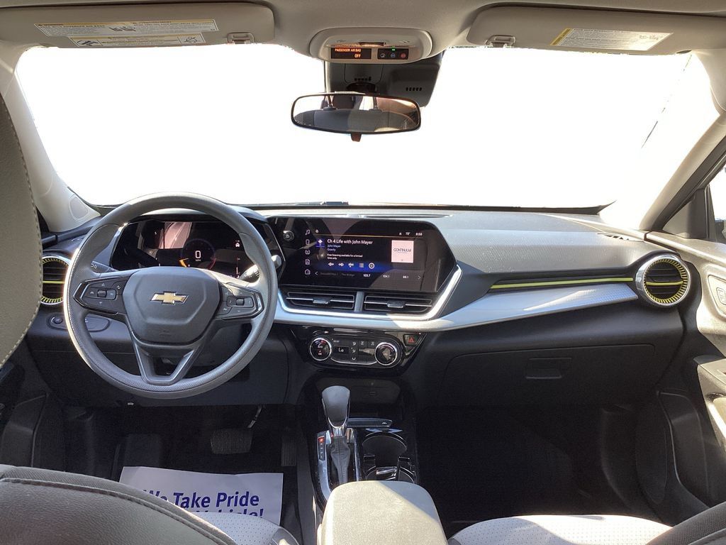 Used 2024 Chevrolet Trax LT FWD image 11