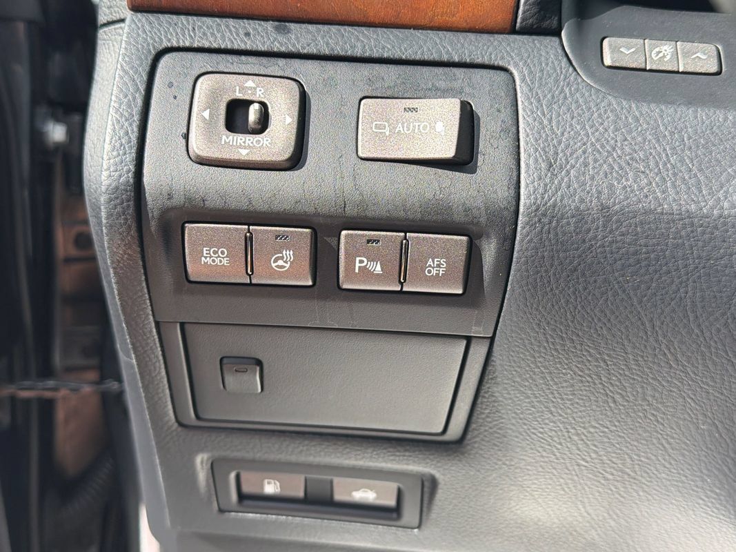 Used 2011 Lexus LS 460 AWD w/ Comfort Pkg image 24