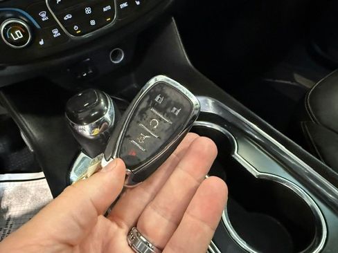 Used 2018 Chevrolet Traverse LT w/ LPO, 'HIT The Road' Package AWD/4WD image 47