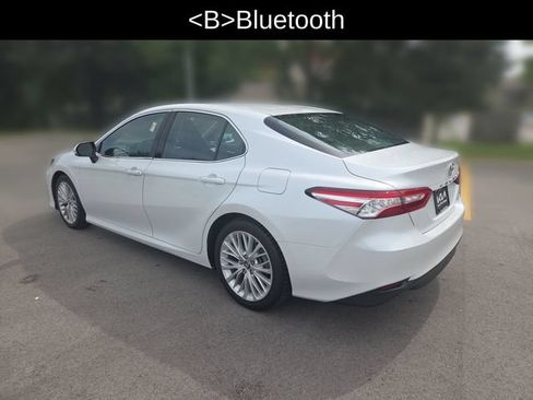Used 2018 Toyota Camry XLE FWD image 3