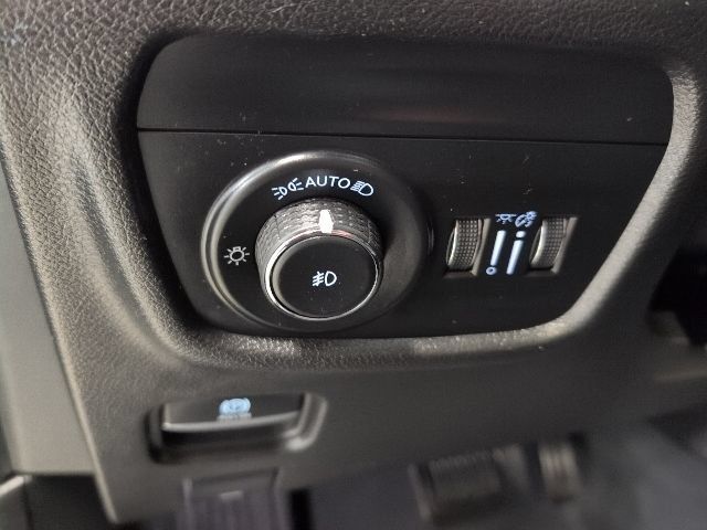 Used 2023 Jeep Grand Cherokee Limited AWD/4WD image 17