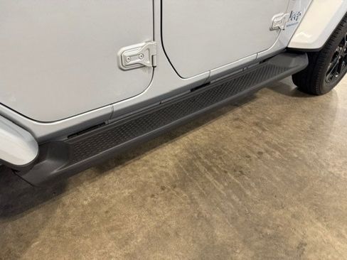 Used 2023 Jeep Wrangler Unlimited Sahara AWD/4WD image 6