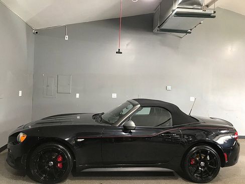 Used 2017 FIAT 124 Spider Abarth image 12